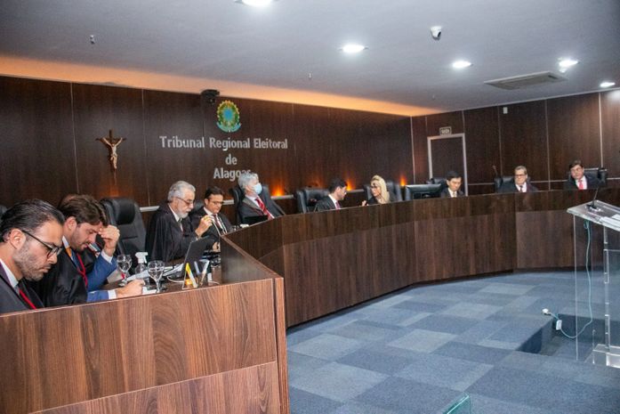 TRE/AL conclui julgamento de recursos sobre registros de candidaturas