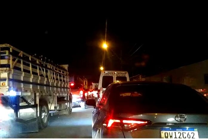 Setrand faz alteração no trânsito no entorno da obra do viaduto da PRF e motoristas registram engarrafamento 