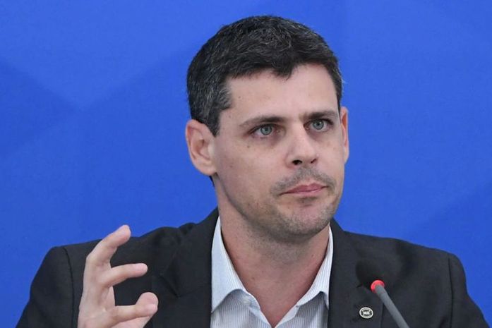 Bolsa Família poderá atender mais pessoas, diz secretário do Tesouro
