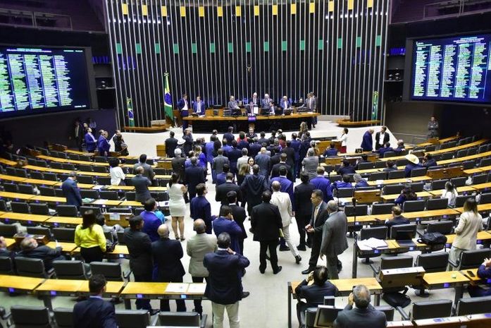 Câmara pode votar nesta segunda-feira novas regras sobre prevenção de desastres