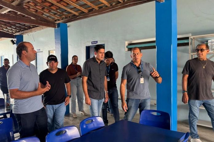 Vice-prefeito de Monteirópolis recebe engenheiro responsável pelas obras da reforma de escola estadual
