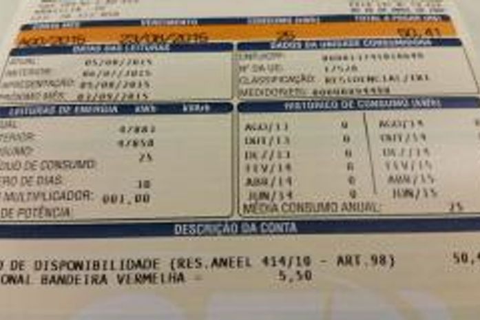 Aneel reajusta bandeira vermelha; taxa extra na conta de luz pode subir 43%
