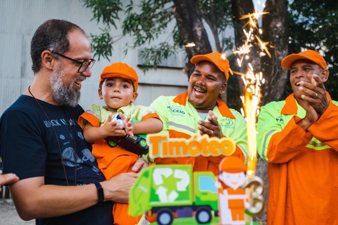 Aniversário de criança teve limpeza urbana como tema