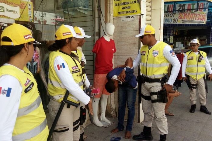 Homem é preso em flagrante furtando produtos de loja do O Boticário