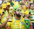Uso de vuvuzelas, telões, festas e bandeiras: especialista explica o que é permitido nos condomínios durante a Copa