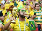 Uso de vuvuzelas, telões, festas e bandeiras: especialista explica o que é permitido nos condomínios durante a Copa