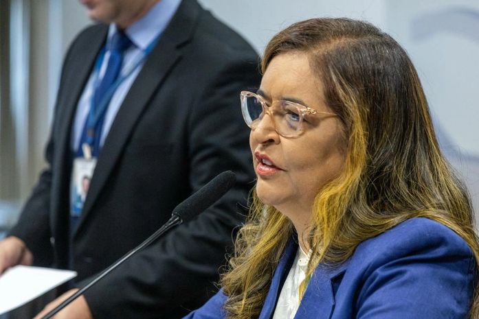 Senadora Eudócia Caldas comemora vacinação contra o câncer no Reino Unido