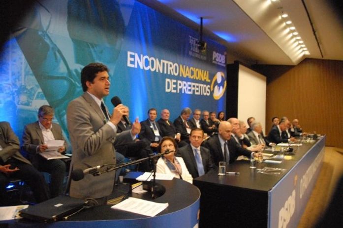 Rui discursa em evento do PSDB