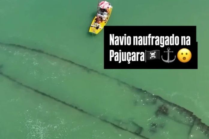 Maré baixa revela parte de embarcação naufragada há mais de 60 anos em Pajuçara