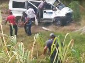 Van capota e deixa feridos na AL 101, em Jequiá da Praia