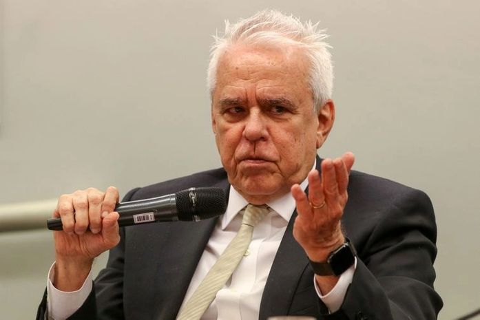 Roberto Castello Branco comparou o óleo retirado das praias do Nordeste ao desastre ambiental no Golfo do México