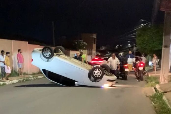 Condutor inabilitado perde controle de veículo e capota no Agreste de AL
