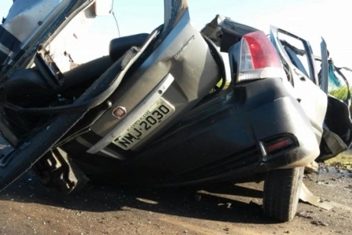 Condutor de veículo Pálio morre ao colidir com caminhão em Campo Alegre