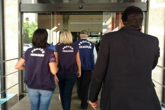 Procon notifica lojas por venda de produtos de empresa falida