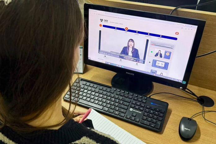Iniciativa oferta 100 bolsas de graduação e pós-graduação EaD gratuitas para mulheres vítimas de violência
