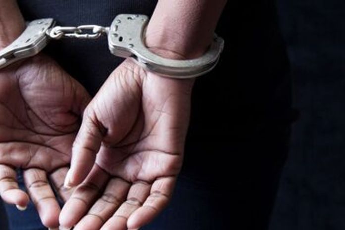 Jovem foi presa na parte alta de Maceió.