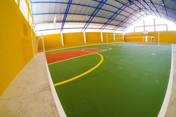 Prefeito Padre Eraldo entrega Quadra Poliesportiva