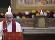 Papa compara centros de refugiados a campos de concentração