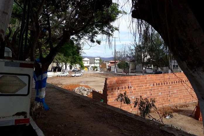 Praça das Casuarinas em Palmeira, prefeito promoverá audiência pública de 'faz de contas'