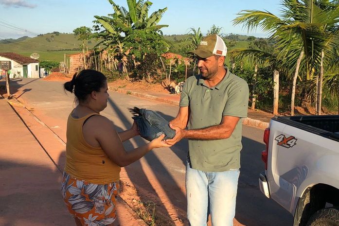 Semana Santa: Vereador de Santana do Mundaú beneficia 150 famílias com entrega de peixes