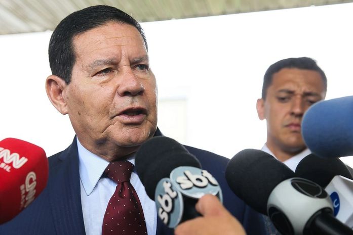 Mourão diz que posição do governo não é por uma Constituinte