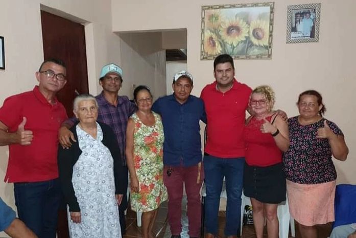 Deputado contraria decreto governamental e faz visitas sem máscaras a eleitores em Lagoa da Canoa