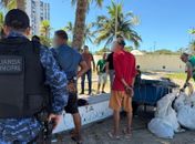 Cabos de energia, joias e dinheiro: dois homens são presos por receptação na orla de Jaraguá
