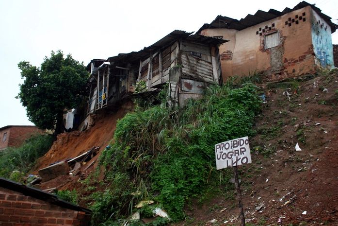 Defesa Civil monitora encostas, grotas e áreas de risco na capital