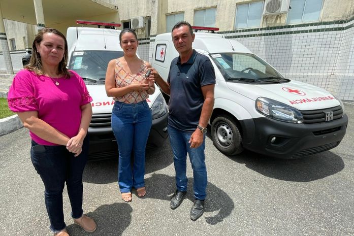 Com recursos próprios, prefeitura de Anadia garante duas novas ambulâncias