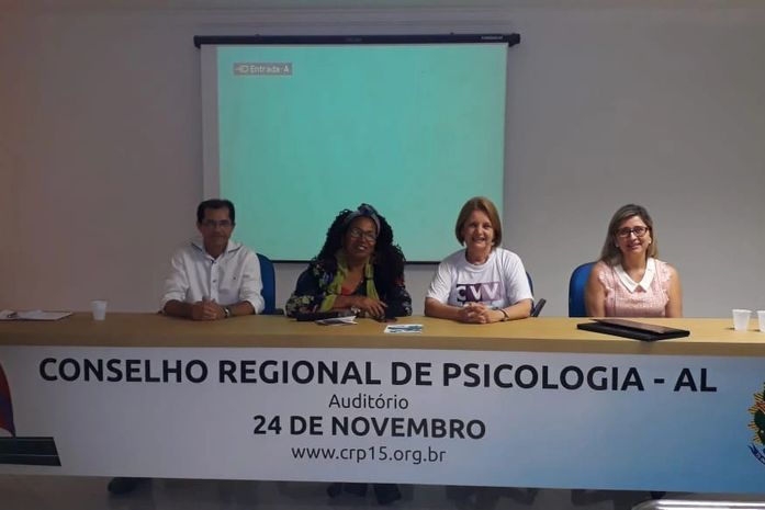 Em ação do Estado e como único representante do movimento popular, Instituto Raízes de Áfricas, coordena mesa sobre suicídio.