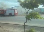 Kombi pega fogo em trecho da BR 104 em Maceió