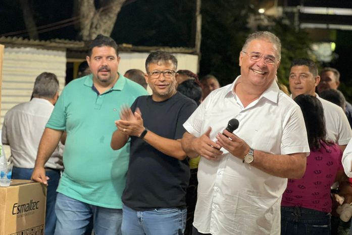 Prefeito George Clemente entregou mais 5 ruas pavimentadas no José Calazans