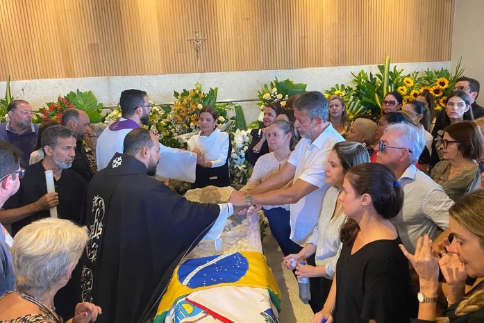 O adeus a Benedito de Lira: ex-senador é sepultado em Maceió com homenagens de familiares e políticos