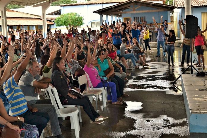 A metralhadora giratória de Antonio Lenine
