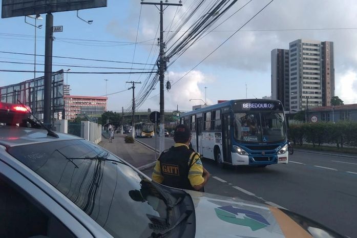 SMTT amplia o número de ônibus nas ruas e registra redução no tempo das viagens