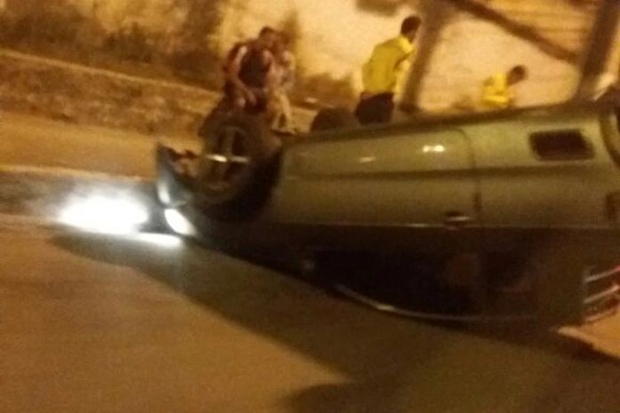 Capotamento na Ladeira Geraldo Melo