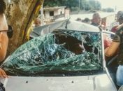 Mulher morre após colisão entre carro e árvore na BR 104; homem ficou ferido