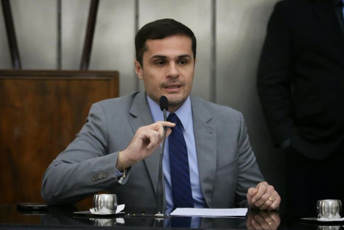 Deputado Alexandre Ayres defende construção de nova maternidade de alto risco em Maceió após incêndio na Santa Mônica