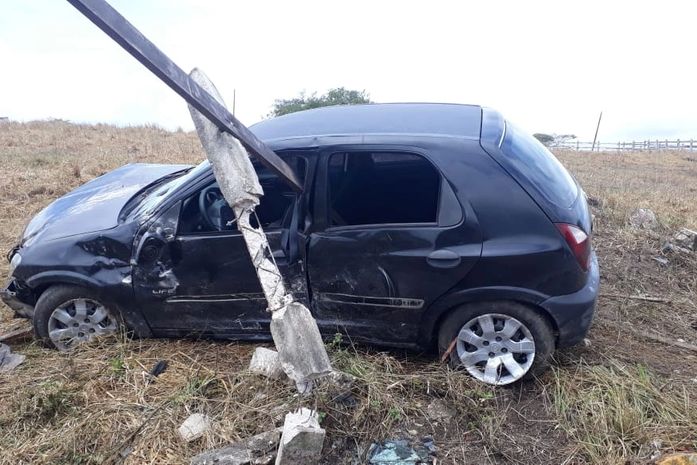 Acidente com Celta deixou criança ferida