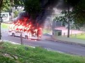 Ônibus incendiado no Mutange