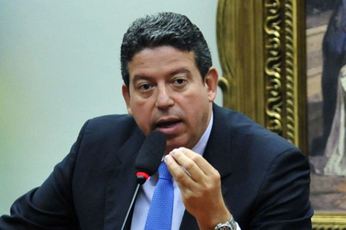 Arthur diz que delator mente