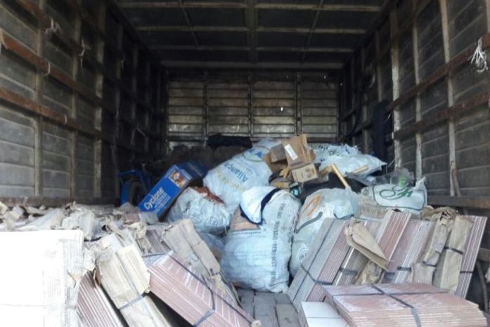 Polícia apreende carga de produtos ilícitos em galpão