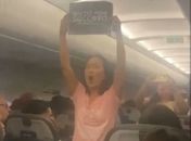 "Maceió pede socorro" e “Braskem assassina’: Passageiros protestam contra a Braskem durante voo