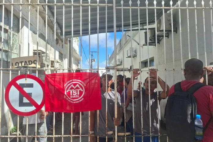 MTST ocupa sede da Secretária de Infraestrutura e cobra início de obras do Minha Casa Minha Vida

