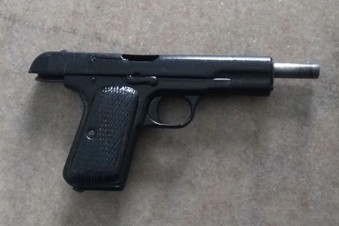 Uma das armas apreendida na ação policial