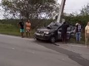 Colisão de carro de passeio contra poste deixa uma pessoa morta, na AL-220