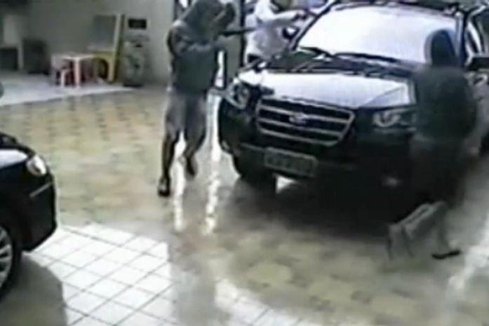 Assalto a residência