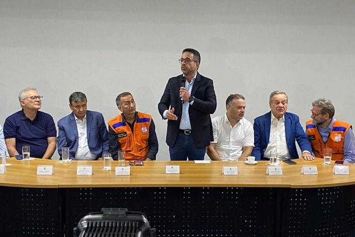 Luz do Sol atrapalha ato político sobre as chuvas em Alagoas