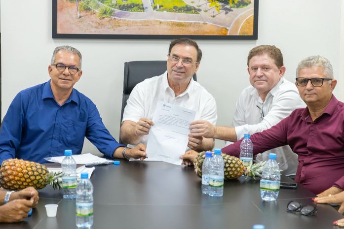 Prefeito Luciano Barbosa assina convênios com Unamaa e anuncia R$ 1,5 milhão para aquisição de alimentos a famílias de baixa renda