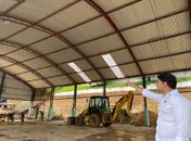 Prefeito de Santana do Mundaú acompanha obras de reforma de Escola e Quadra